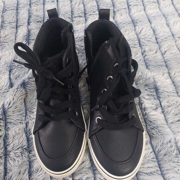 Cat & Jack Other - Cat & jack black high top sneakers size 1